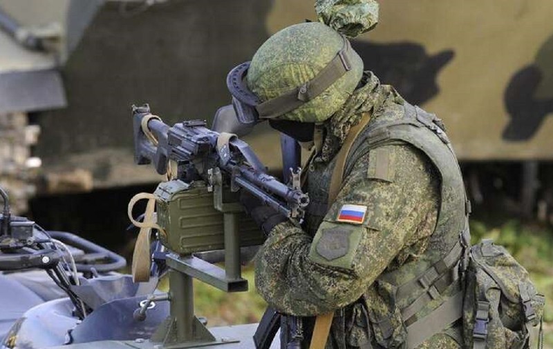 General rus, amenințat de soldații săi. „Hai, împușcă-mă. O să explodăm împreună aici”