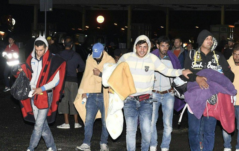 ANUNȚ DE ULTIMĂ ORĂ despre refugiații care vor veni în România! Ce spune ministrul Gabriel Oprea