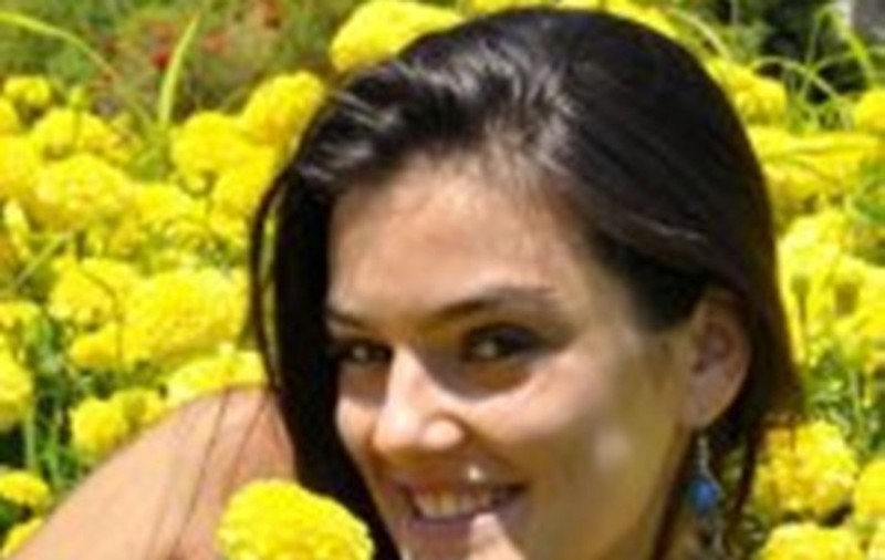 Priveşte-o cu atenţie, E UNICĂ! A renunţat la Miss Universe ca să studieze în Italia şi la Sorbona. Ea e Elena Kuji şi e O ROMÂNCĂ de nota 10!