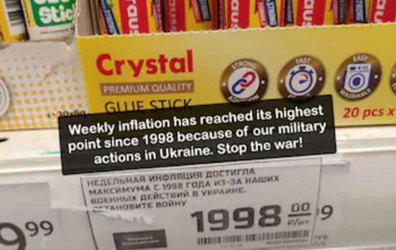 Mesaje antirăzboi în supermarketurile rusești. Responsabil de magazin, către angajați: „Prindeți activiștii!”