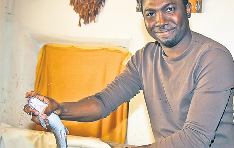 Un nigerian creşte 1.000 de peşti în casă, la Vaslui! FOTO
