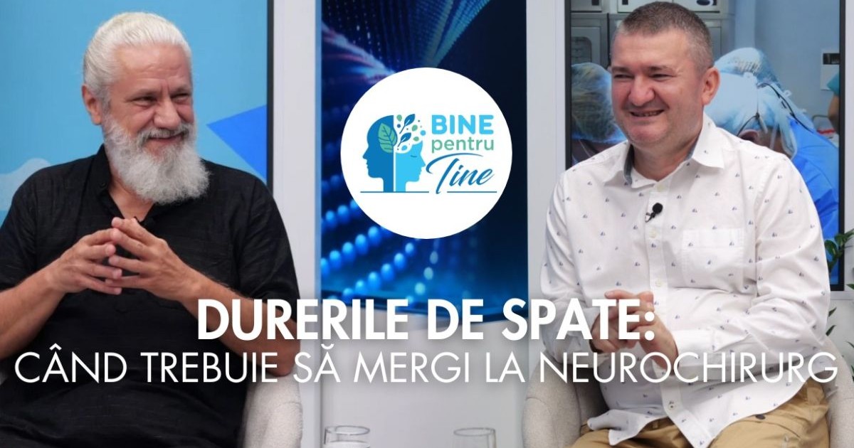 Dr. Dan Aurel Nica, în stânga, îmbrăcat cu un tricou negru, cu o barbă lungă albă, și Dorin Chioțea, în dreapta, îmbrăcat cu o cămasă albă și pantaloni crem, în platoul emisiunii Bine pentru tine