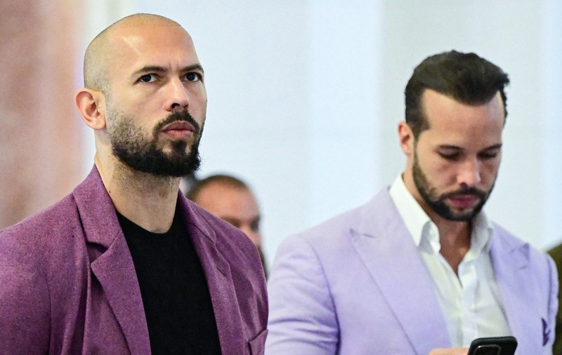 Frații Andrew Tate și Tristan Tate sunt liberi. Tribunalul București le-a ridicat controlul judiciar după patru ani de anchetă