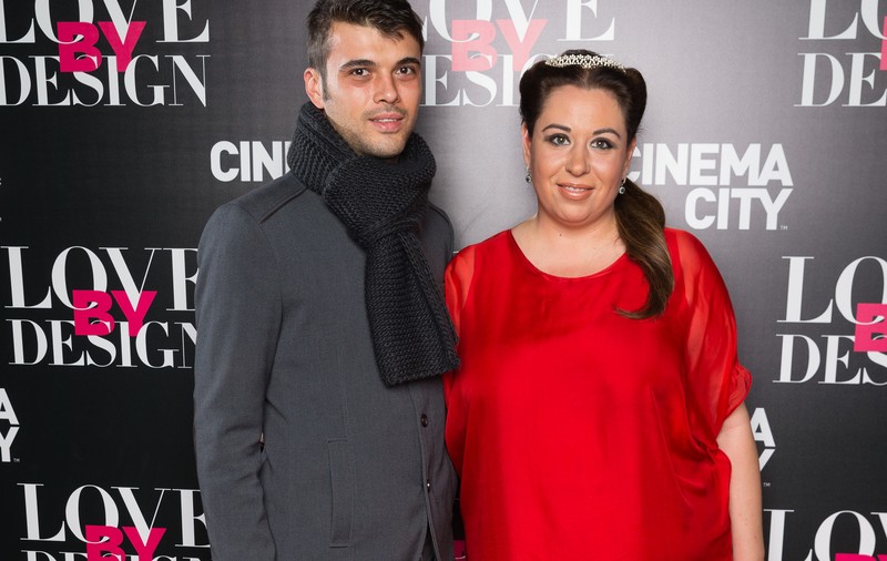 "Prințesa" Oana Roman radiază de fericire. Uite ce mândră e în brațele lui Marius! 