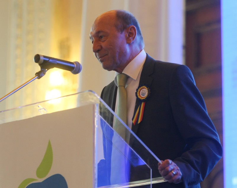 Schimb de replici dur între Turcescu și Băsescu, la Congresul PMP: ”M-aş fi aşteptat să rămâneţi la cârmă”/ ”Un căpitan are și el o licență care expiră” (VIDEO)