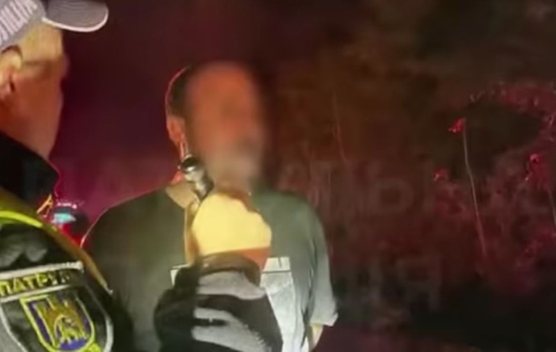 Un șofer beat din Ucraina i-a amenințat cu o grenadă pe polițiștii care i-au reținut permisul de conducere