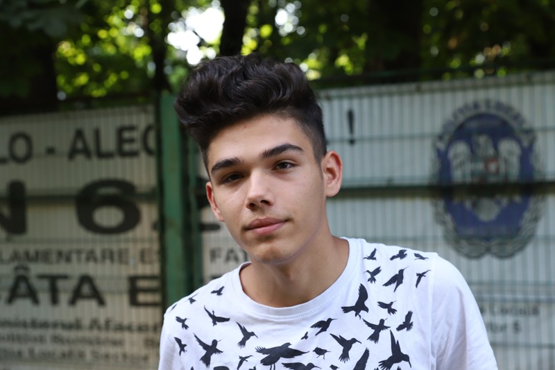 Florin vrea să urmeze Colegiul UCECOM „Spiru Haret” și să devină hairstylist