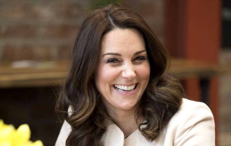 Ce are Kate Middleton în poșetă. Doar patru obiecte indispensabile