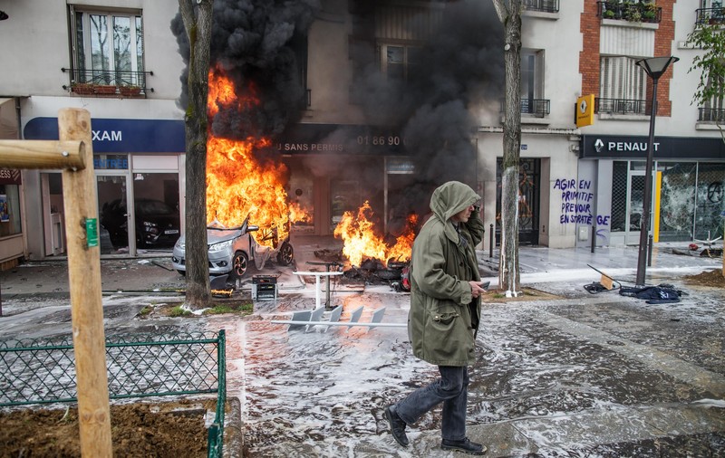 Incidente violente la Paris, în timpul manifestațiilor de 1 Mai. Cel puțin 200 de oameni au fost reținuți