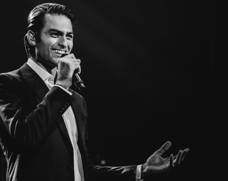 Matteo Bocelli, artistul pornit pe urmele tatălui ilustru: „Nu pot sta mai mult de cinci minute fără să cânt” | Interviu