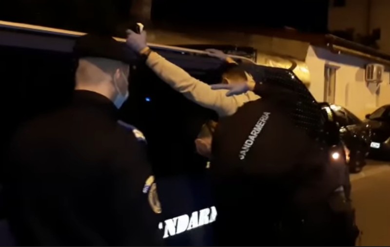 VIDEO | Un bărbat condamnat pentru ucidere din culpă, reținut de jandarmi, marți seară, în București