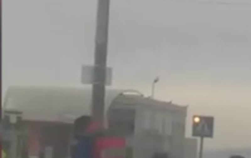 Asfaltare făcută cu picioarele. La propriu!
