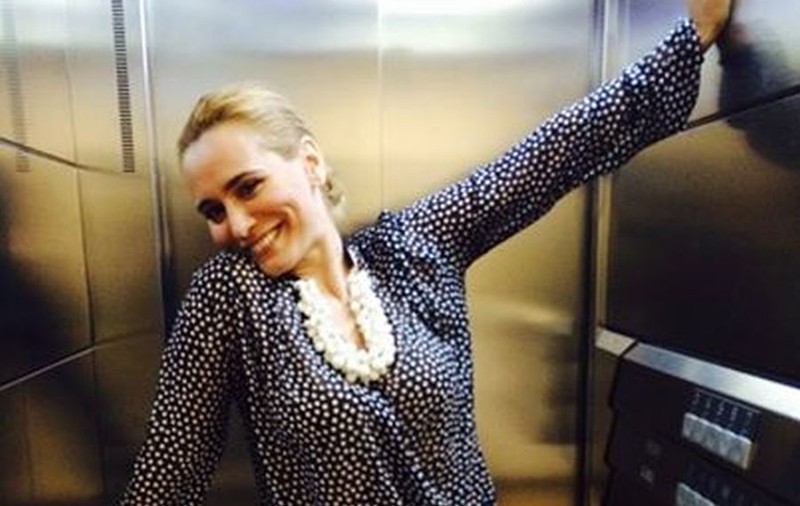 ANDREEA ESCA şi MISIUNEA OUĂLE de PAŞTE! VEZI cine A AJUTAT-o SĂ le VOPSEASCĂ! 
