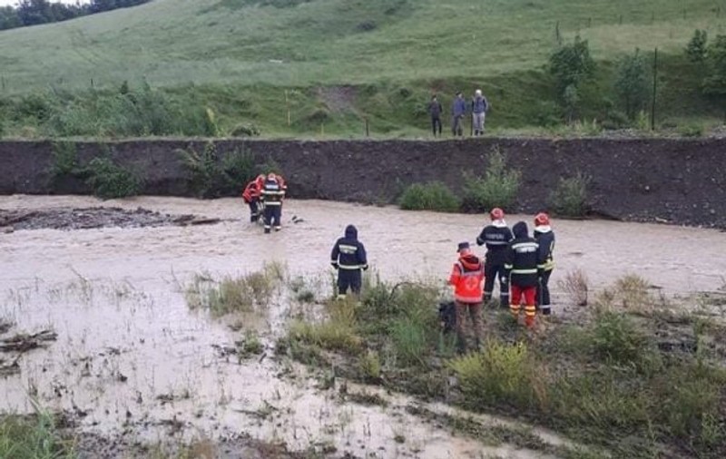 Codul roșu de inundații pe râuri din Tulcea, prelungit. Noi coduri emise pentru Galați, Caraș-Severin şi Mehedinți