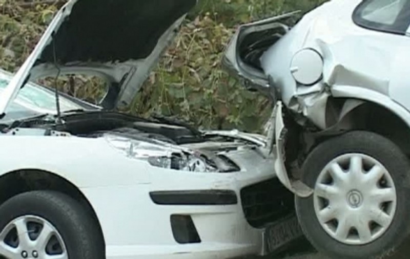 O fetiţă de 3 ani a murit după ce a fost spulberată pe trotuar 