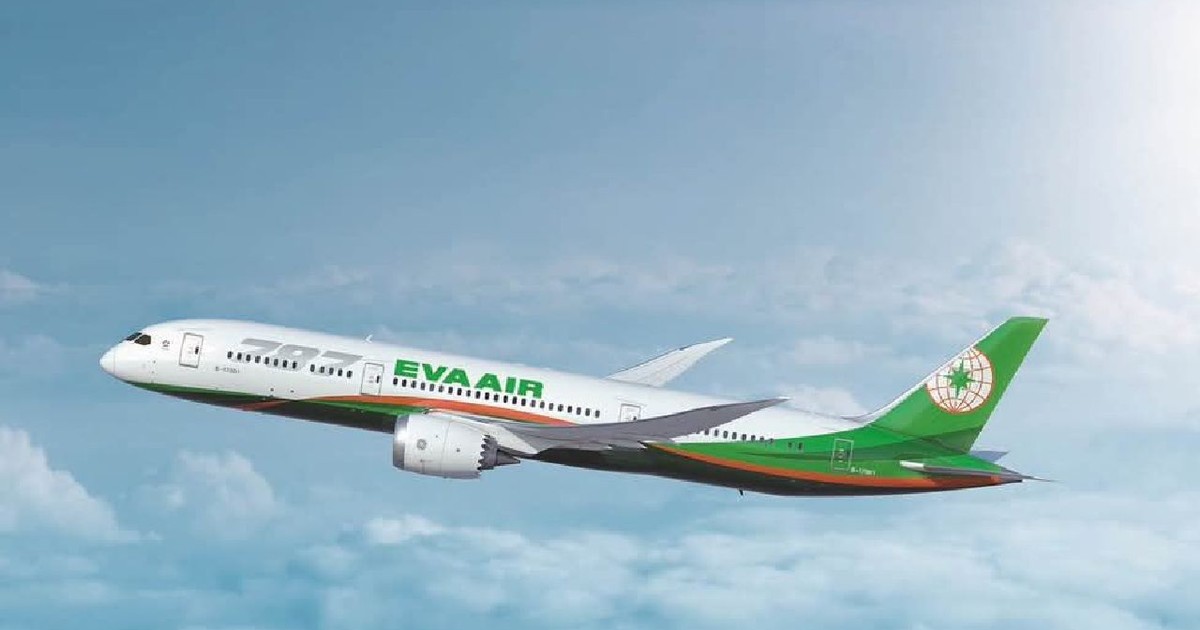 Aeronavă EVA Air, în zbor