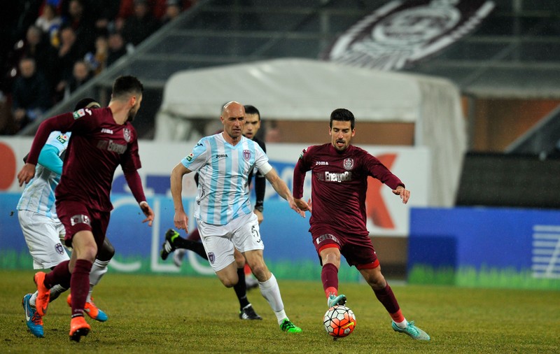 Cupa României. semifinale, tur. ASA Tg. Mureș - CFR Cluj 0-0. ”Antrenorul” Mutu s-a exclus iar din echipa de start, dar a intrat pe teren în ultima jumătate de oră. Piteșteanul trebuia să fie eliminat! Meci foarte slab