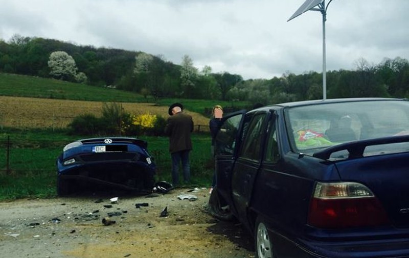 Accident în Bacău. Șapte persoane, printre care trei copii, au ajuns la spital