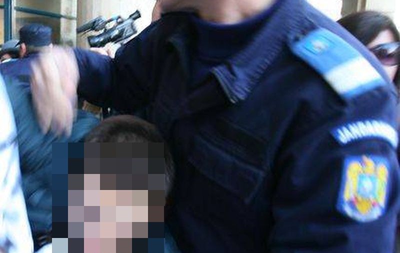 Jandarm din Reşiţa, bătut de doi adolescenţi! Agresorii au ajuns la spital