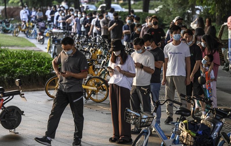 Restricțiile anti-COVID, ridicate brusc în orașul Guangzhou din China după protestele violente