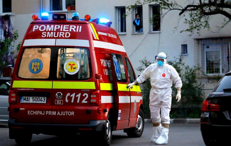 O femeie din Galaţi a murit, iar soţul ei a fost găsit în stare gravă, în casă. Cei doi erau suspecți de COVID