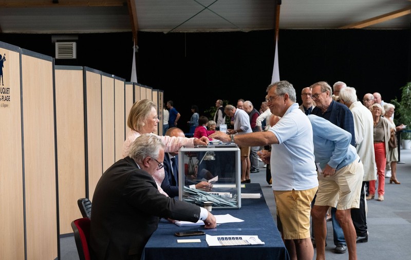 Rezultate alegeri Franța: Extremiștii de dreapta, anunțați câștigători. Prezență mare la vot. Cum au reacționat Emannuel Macron și Marine Le Pen