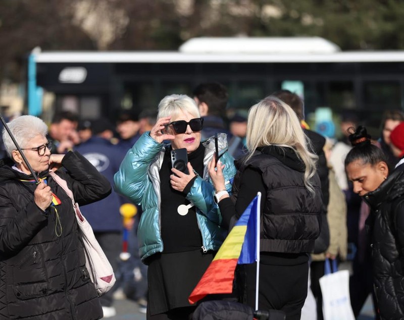 Fanii lui Călin Georgescu au spart barajul la protestul de la Guvern. Bătaie între mineri și jandarmi la finalul manifestației