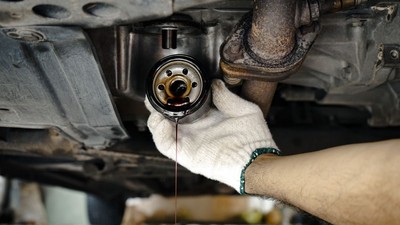 mecanic-auto-schimb-filtru-ulei