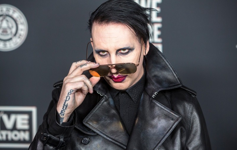 Mandat de arestare pe numele lui Marilyn Manson. Este acuzat de agresiune