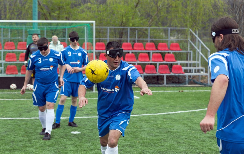 VIDEO | Fotbalul celor care se opun destinului. Naționala nevăzătorilor s-a calificat la Euro 2019. Minge cu clopoței și ochelari de cauciuc