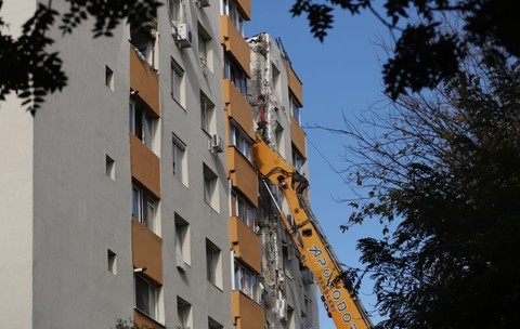 Lucrări la blocul din Rahova afectat de explozie la un an de la deflagrație
