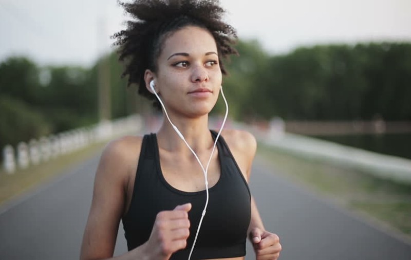 Muzica și maratonul. Este o problemă personală, dar poate avea un impact pozitiv în timpul curselor
