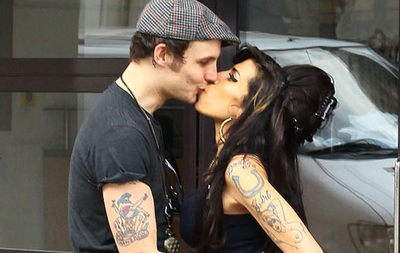 Amy Winehouse şi Blake Fielder mai vor o lună de miere