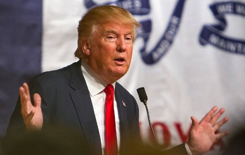 Donald Trump ține un discurs