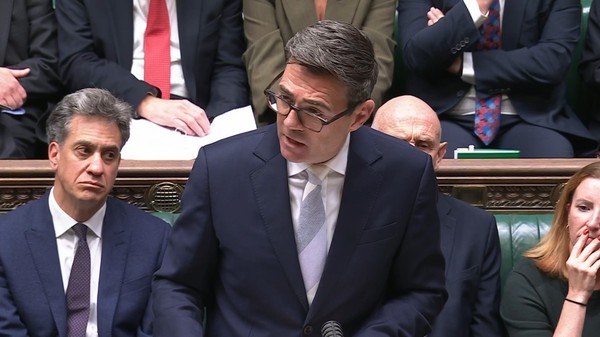 Premierul Andy Burnham ia cuvântul în Parlamentul britanic Sursa foto: Profimedia