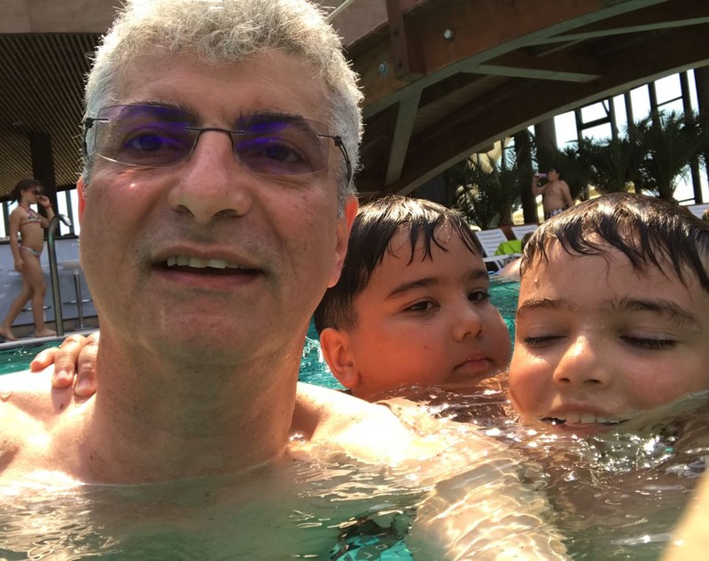 FOTO EXCLUSIV/ Silviu Prigoană, vacanță de 40 de zile cu cei doi băieți ai săi. I-a plimbat pe Eduard și Maximus prin toată Europa