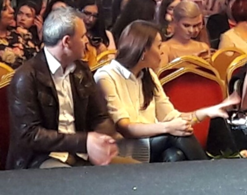 Sora Andreei Marin, asemănare izbitoare cu ”Zâna”, la un eveniment. Pare că o imită | FOTO