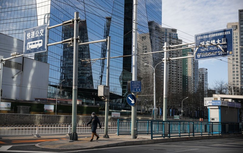 Străzi goale în Beijing, după ridicarea restricțiilor. Cazurile COVID se înmulțesc rapid, în timp ce oamenii aleg să stea în locuințe