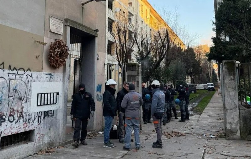 Mai mulți români au ocupat ilegal un subsol din Milano, unde au făcut un cazinou clandestin