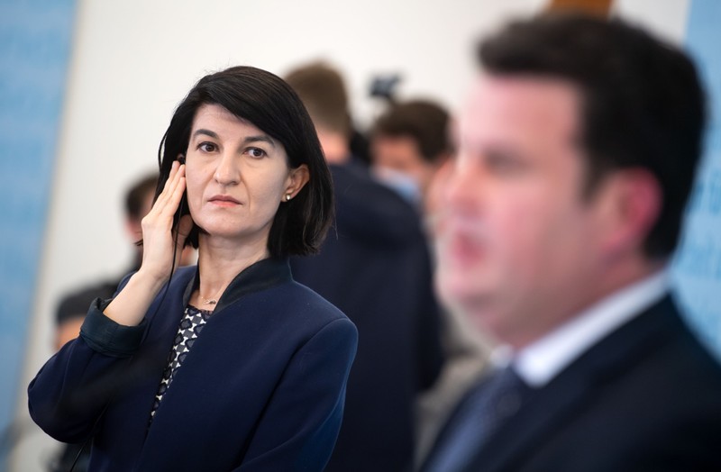Violeta Alexandru și ministrul muncii din Germania, Hubertus Heil FOTO: Hepta