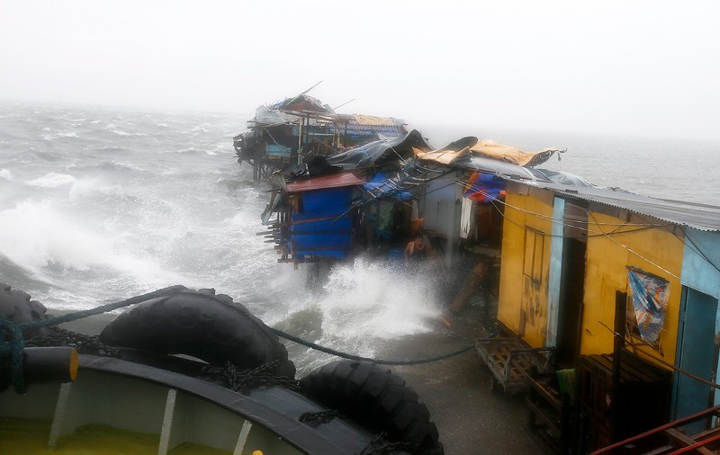 TAIFUNUL RAMMASUN face RAVAGII în FILIPINE: 11 MORŢI şi SUTE DE MII DE PERSOANE EVACUATE