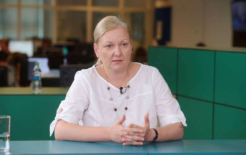 VIDEO/ Copiii singuri acasă, abuzați și discriminați, sună la Telefonul Copilului pentru ajutor. O fetiță a fost abuzată sexual de concubinul care trebuia să o îngrijească