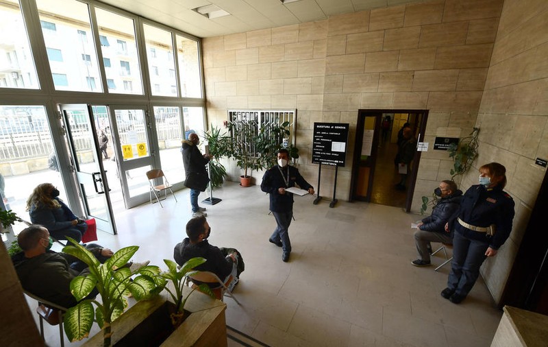 Cazurile celor trei italieni care au murit după ce au fost imunizați cu AstraZeneca lotul ABV2856. Procurorii anchetează, familiile pun întrebări