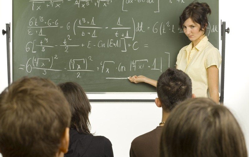 Profesorul i-a pus pe elevi să înjure