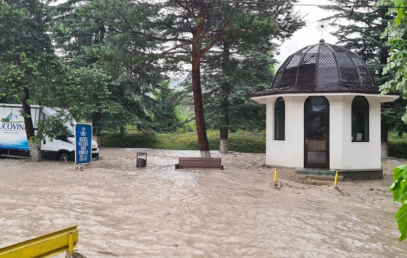 Cod portocaliu şi galben de inundaţii pe cele mai importante râuri din ţară, până duminică seara