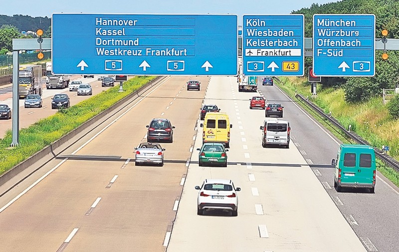 Accident de muncă pe o autostradă din Germania. Două persoane au murit, alte șase au fost rănite