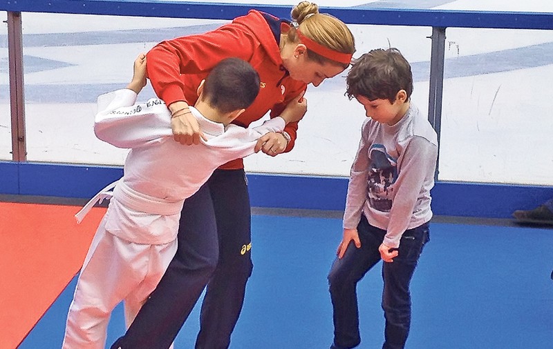 Alina Dumitru şi lecţia de judo