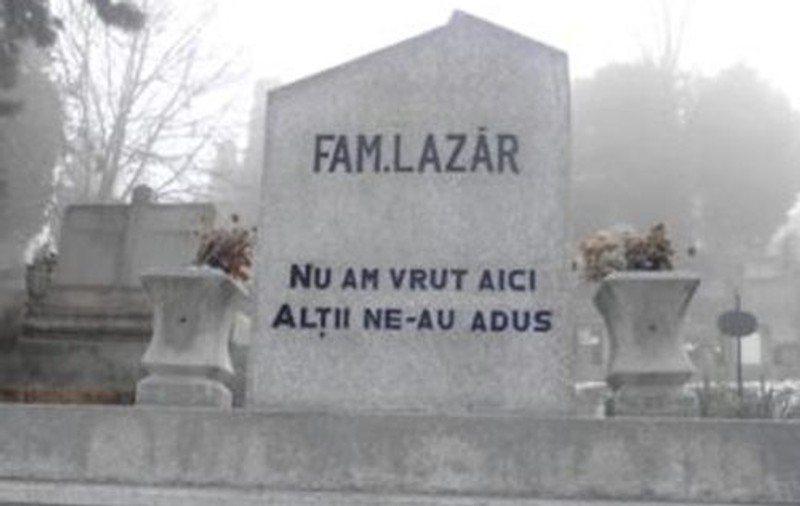 Râzi de te prăpădeşti. Cele mai amuzante inscripţii de pe pietrele funerare. Mai tari decât cele de la Săpânţa | FOTO