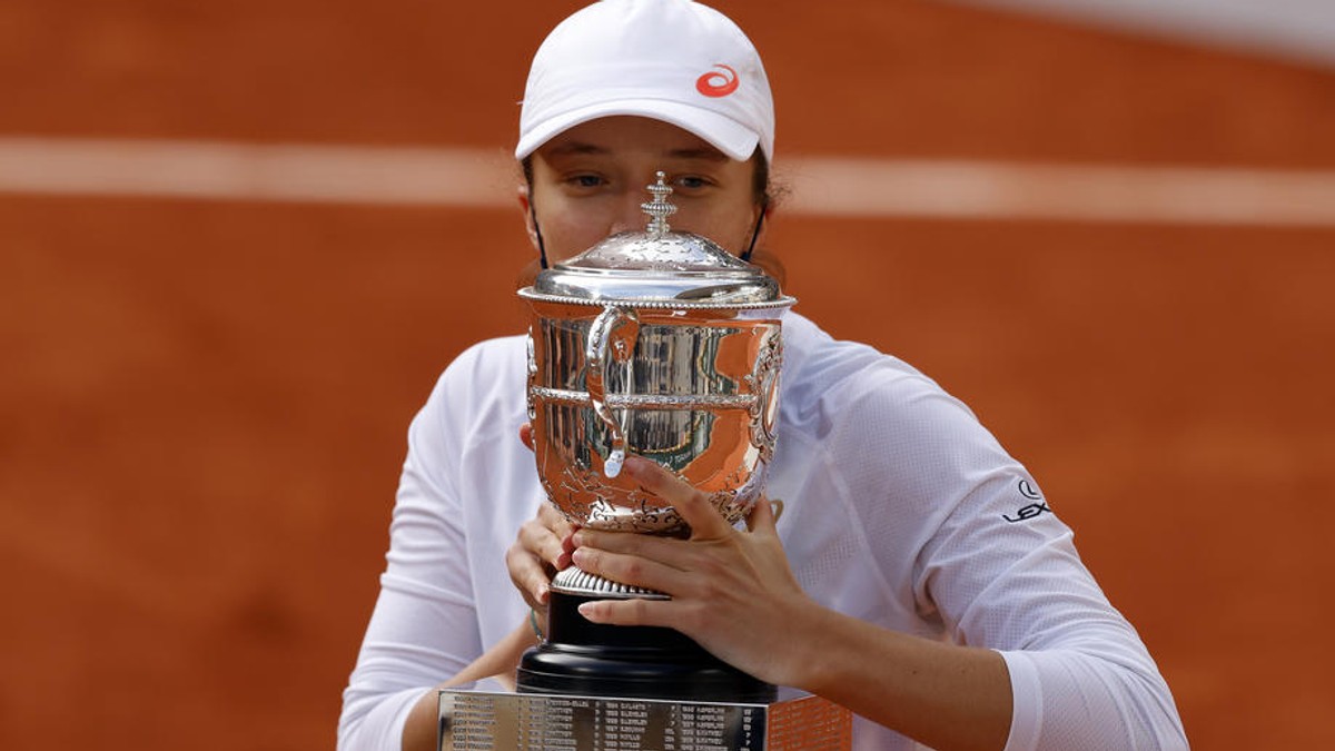 Iga Swiatek, la 19 ani campioană la Roland Garros. Sportiva poloneză a trecut în optimi de Simona Halep