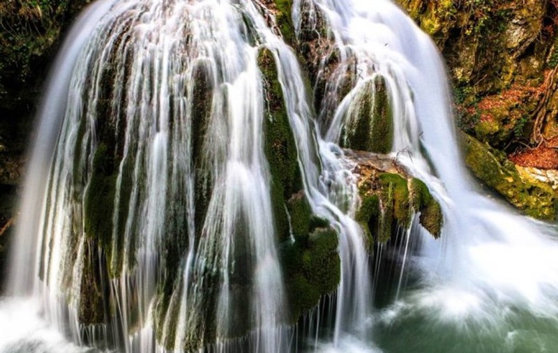 Imagini impresionante de la Cascada Bigăr după topirea zăpezii